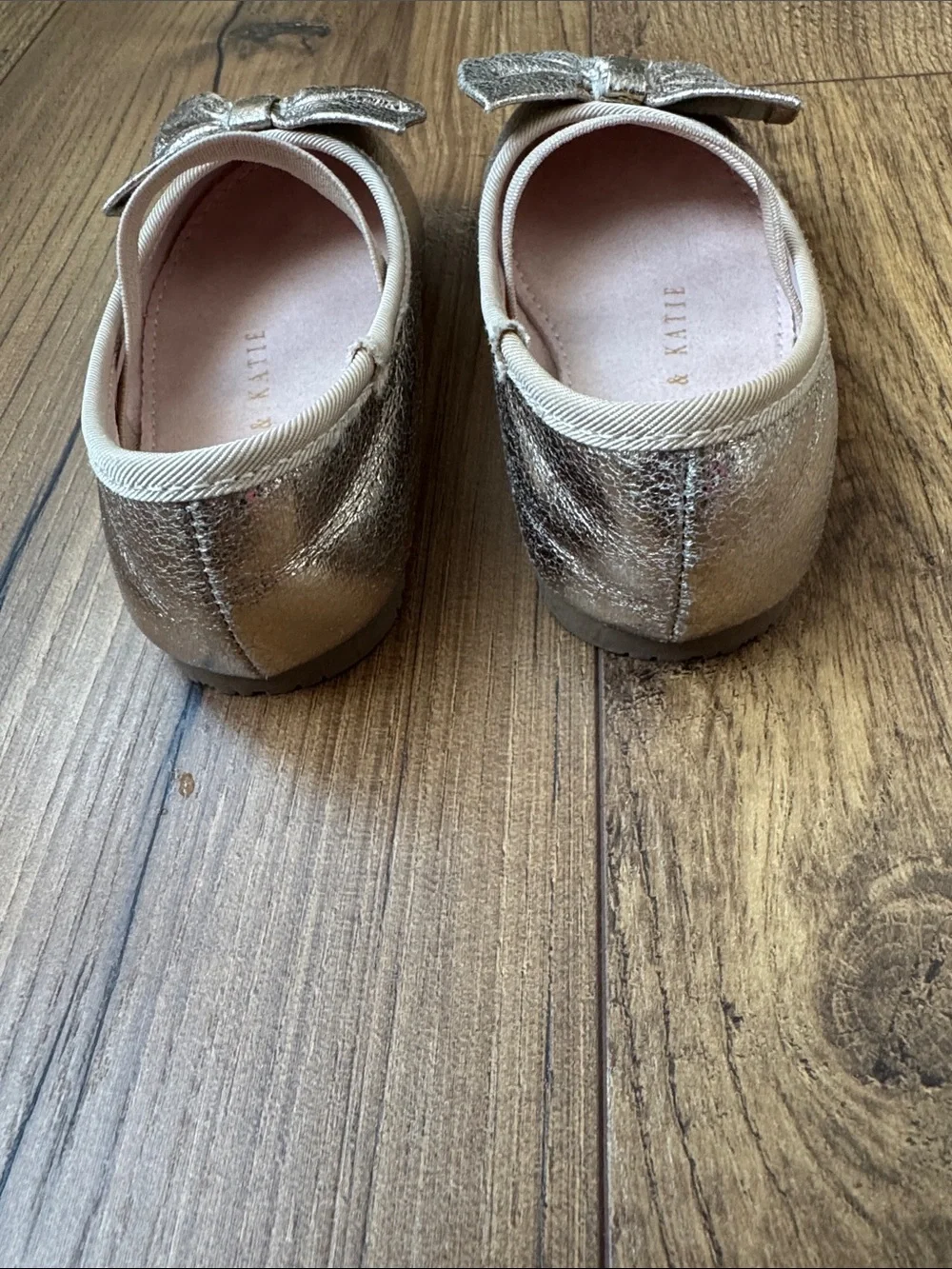 Kelly and Katie toddler gold flats, size 6
